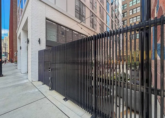 South Loop Rooftop With In And Out Parking 4 *