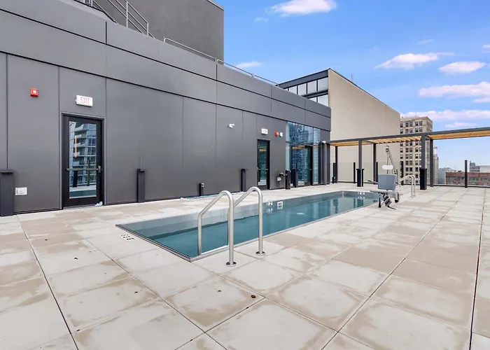 South Loop Rooftop With In And Out Parking 4 Apartment
